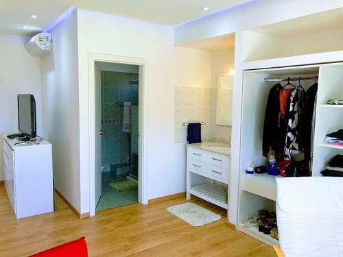 Casa En Venta A 150 Metros Del Mar En Playa Mansa.