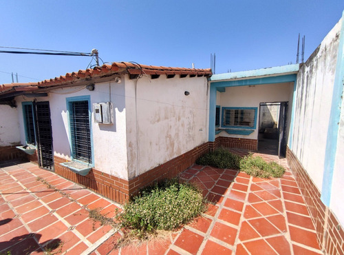 Imagen 3 de 8 de Casa En La Encrucijada Los Overos. Urb Araguaney 04128900222