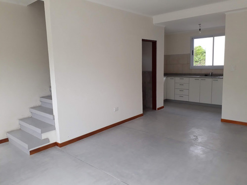 Imagen 5 de 13 de Departamento Duplex En Venta En Chascomus, Calle Obligado
