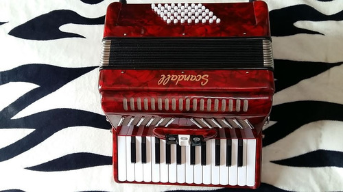 Buenisimo Acordeon Scandall De 48 Bajos Y 3 Registros