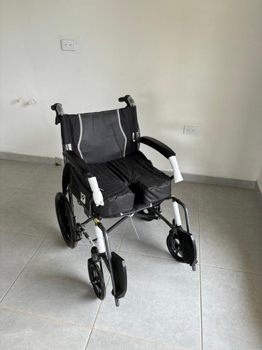 Vendo Silla De Ruedas Konfort  Plegable + Cojin Antiescaras