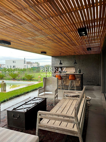 Casa En Venta En Barrio La Calesa Pilará Pilar Lote De 955 M2