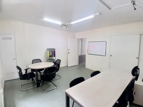 Casa Local En Arriendo Ubicada En Medellin Sector Laureles (25880).
