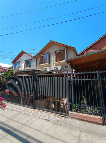 Casa En Venta De 3 Dorm. En Maipú