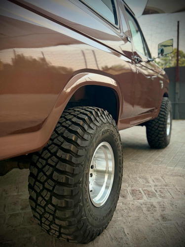 Ford Bronco V8