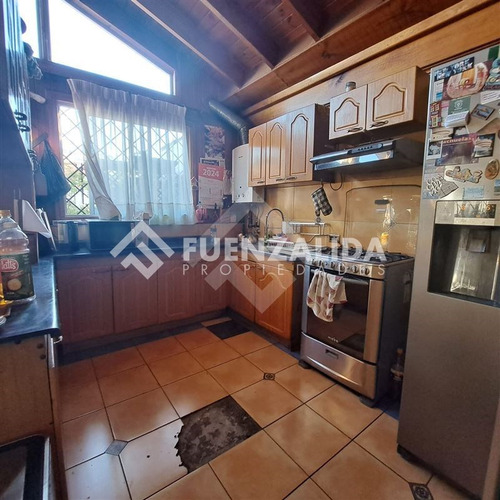 Casa En Venta De 5 Dorm. En La Cisterna