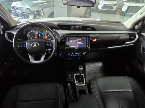 Toyota Hilux 2.8 D-4D TURBO DIESEL CD SR 4X4 AUTOMÁTICO