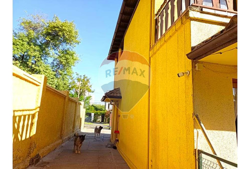 Excelente Casa Con Amplio Terreno Plaza Ñuñoa
