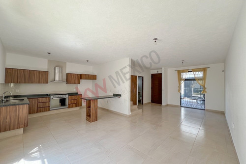 Casa En Venta Con Terreno Excedente En Un Residencial Muy Tranquilo Y Seguro En La Zona Norte De ...