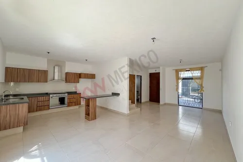 Casa En Venta Con Terreno Excedente En Un Residencial Muy Tranquilo Y Seguro En La Zona Norte De ...