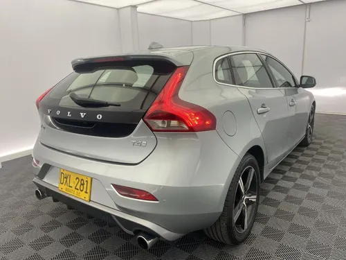Volvo V40 2.0 T4 Drive-E R-DESIGN AT