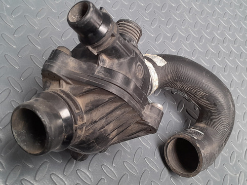 Toma De Agua Termostato Bmw 530i 2008 3.0 V6 Automático (Usado)