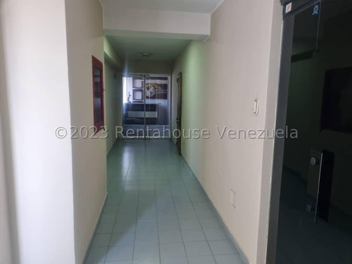 Rahdeleste 25-9296 Oficina De Oficina En El Centro De La Ciudad De Barquisimeto En Comodo,moderno Y Seguro Edificio
