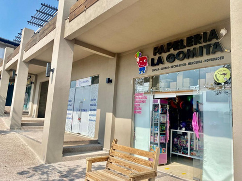 Rental De Locales Comerciales Plaza Paseo Zakia Queretaro