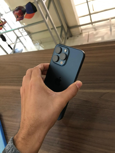 Apple iPhone 15 Pro Max (256 Gb) - Titânio Azul (Usado)