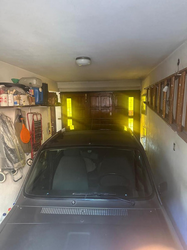 Casa Con Garage Sobre Avenida En Venta!!!