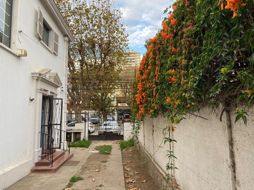 Oelckers Vende, Preciosa Casa Estilo Francés, Barrio Oriente