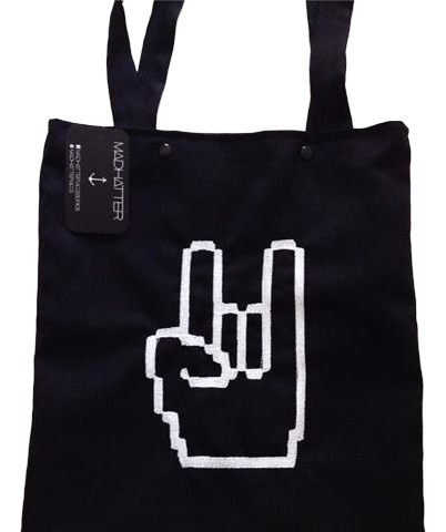 Cartera 40x30cm Sin Fuelle Rock Mano Rocker Grunge Bordado