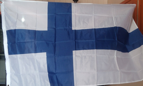 Imagem 2 de 2 de Bandeira Finlândia 150cm X 90cm Finlandesa Mercado Envios