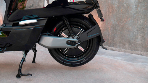 Imagen 9 de 15 de Moto Electrica Scooter Nuuv Ngt Bosch Litio Panasonic 80km/h