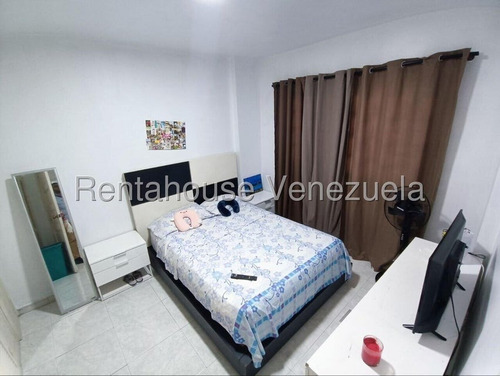 Estupenda ,amplia Y Ventilada Casa De 2 Niveles , En Venta Ubicada En La California Sur 25-17337