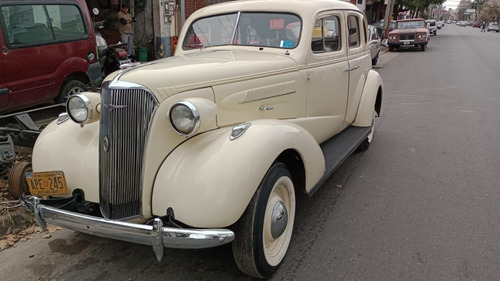 Chevrolet  Año 37 Deluxe