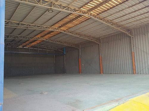 Venta Sitio Con Galpones Y Equipamiento En El Barrio Indust