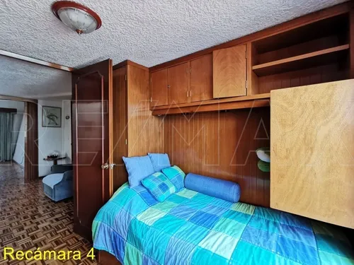 Casa De 215m2t / 347m2c / 4r / 3.5b / 1a / Vigilancia