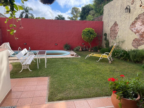 Venta/casa 3 Dormitorios/pileta/sobre Avenida