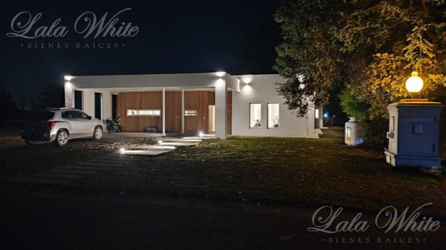 Imagen 8 de 13 de Venta - Casa En San Eliseo Golf