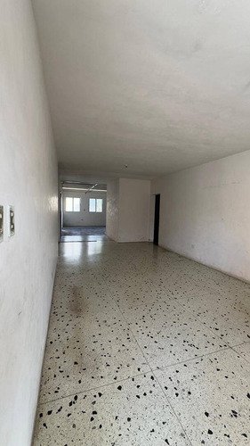Annic Coronado Vende Comoda Casa En Calle Cerrada Urb. Trigal Centro Ref. 284796