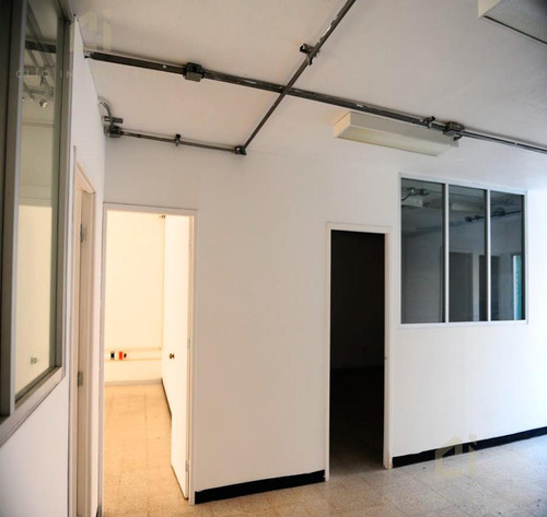 Oficinas En Renta En El Segundo Piso De Un Edificio, Ubicado Sobre La Avenida Independencia, Tiene Entrada Independiente