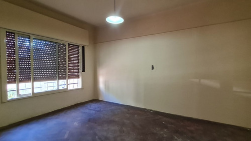 Imagen 3 de 27 de Venta De Casa 7 Amb O Mas En Ciudadela, Tres De Febrero