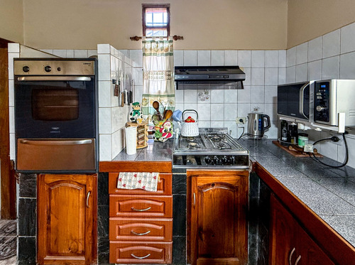 Venta Chalet 4 Ambientes, 3 Dormitorios, Garage, Quincho, Parque, Barrio La Florida