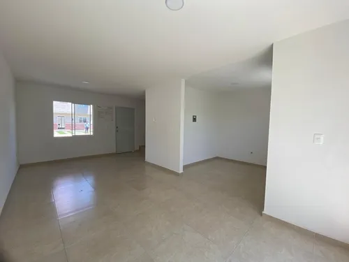 Venta De Casa En Pachuca. Fraccionamiento Con Alberca, 3 Habitaciones, 2 Niveles Y 2 Cajones De Estacionamientos