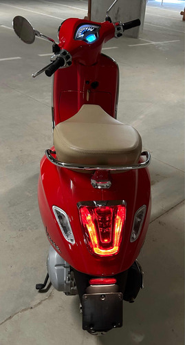 Vespa Italiana 125- Nueva, 300 Km.