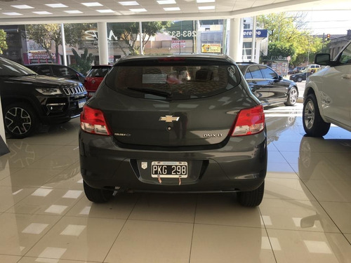 Chevrolet Onix Lt 5p 2015 103.000 Km. Gris Oscuro