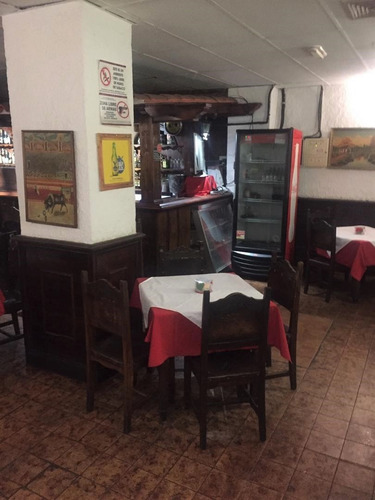 Imagen 2 de 8 de Sabana Grande, Restaurant Con Licencia De Licores Y Local.