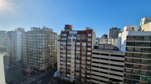 Imagen 6 de 12 de Departamento De 3 Ambientes En Colon Y Corrientes