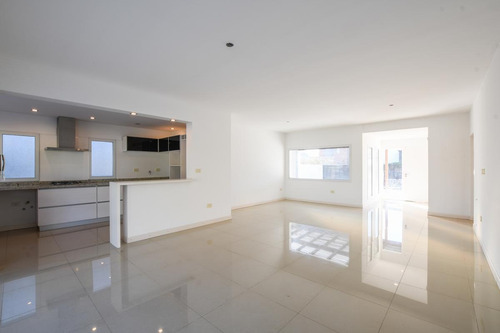 Imagen 1 de 27 de Casa Venta 3 Dormitorios Galeria Funes Cantegril