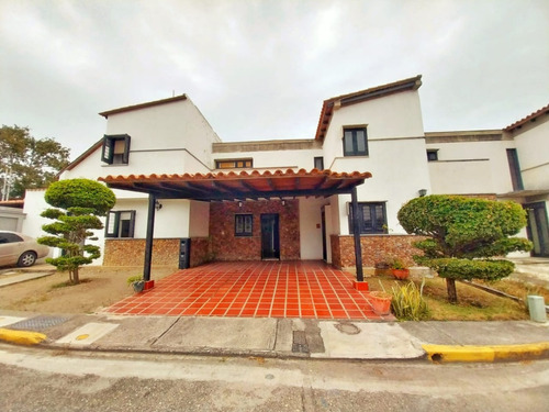 Gehijka Ofrece Hermosa Casa En Venta Con Excelente Ubicación