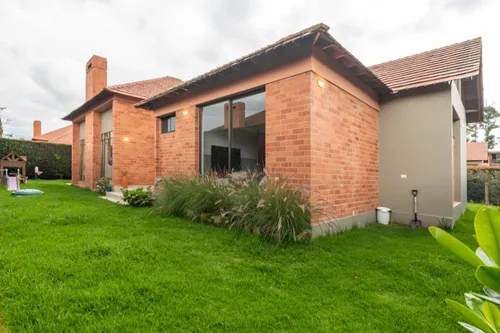 Casa En Venta En Canelon. Cod V15829