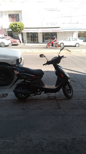 Motoneta Color Negro C Verde ,de Cochera Motor 150