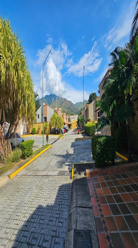 En Venta Townhouse En Hoyo 5, Villas De San Diego Country Club, Valencia.