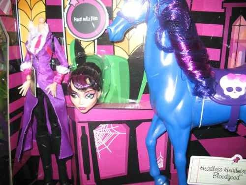 Monster High Headless Headmistress Bloodgood With Nightmare BBK21