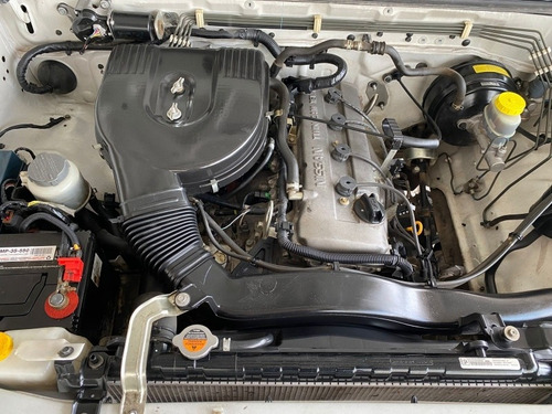 Imagen 8 de 15 de Nissan Np300 2015 2.4 Estacas Dh Mt