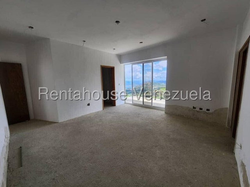 Estupenda Casa En Venta En Alto Hatillo. N E G O C I A B L E