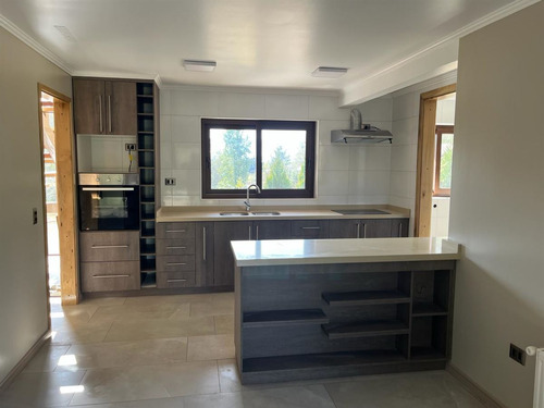 Casa En Arriendo De 4 Dorm. En Pucón