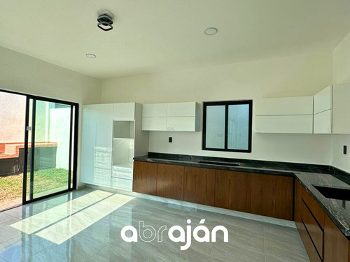 Se Vende Casa Con Alberca Privada En Veracruz, En Residencial Lomas Del Sol De La Riviera Veracruzana