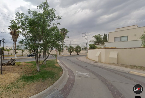 Casa Ubicada En Fraccionamiento Pocitos Aguascalientes. Con 3 Recamaras Y 188m2. Con Acceso Controlado, Áreas Comunes Como Alberca, Área De Juegos Infantiles. Muy Cerca Del Club Campestre Aguascalient